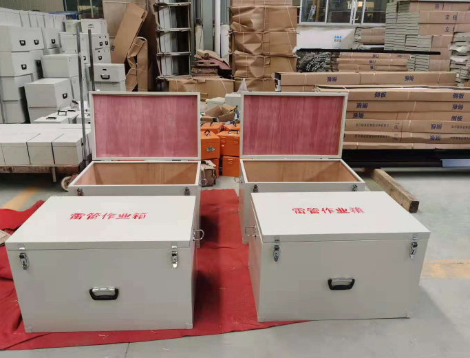 包头放炮线和雷管炸药在矿山作业时如何存放？